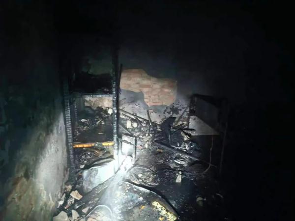 父亲卧床吸烟引发火灾 10岁儿子火场救人 父亲卧床吸烟引发火灾 10岁儿子火场救人