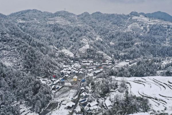 重庆秀山迎来降雪