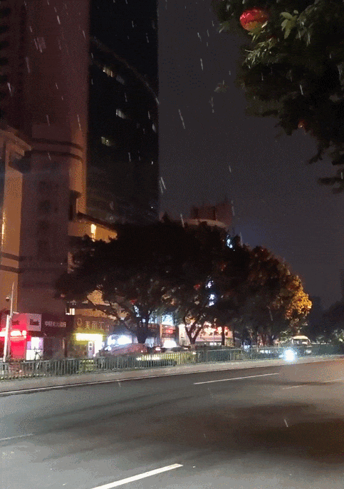 家人们谁懂啊！重庆中心城区下雪了