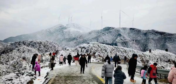 景区山上湖南下雪广东不下雪？气象局：阴坡阳坡原因