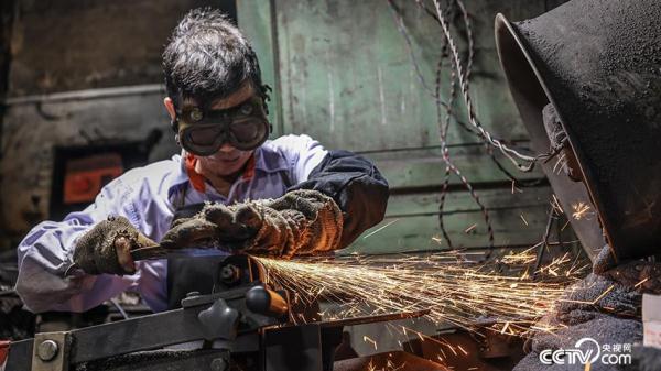广西武宣：民间手艺人，制刀一把手