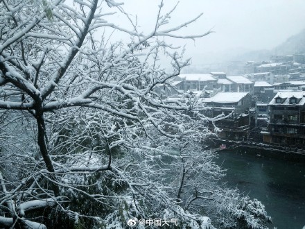 湖南暴雪已致1万多人受灾 湖南暴雪已致1万多人受灾