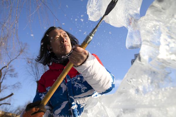 冰雪热爱!“尔滨”非遗传承人教你如何做冰雕 冰雪热爱!“尔滨”非遗传承人教你如何做冰雕