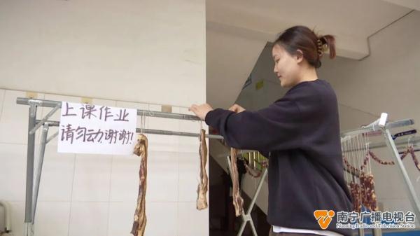 飘香校园！广西这所大学宿舍阳台上竟晒有腊味？