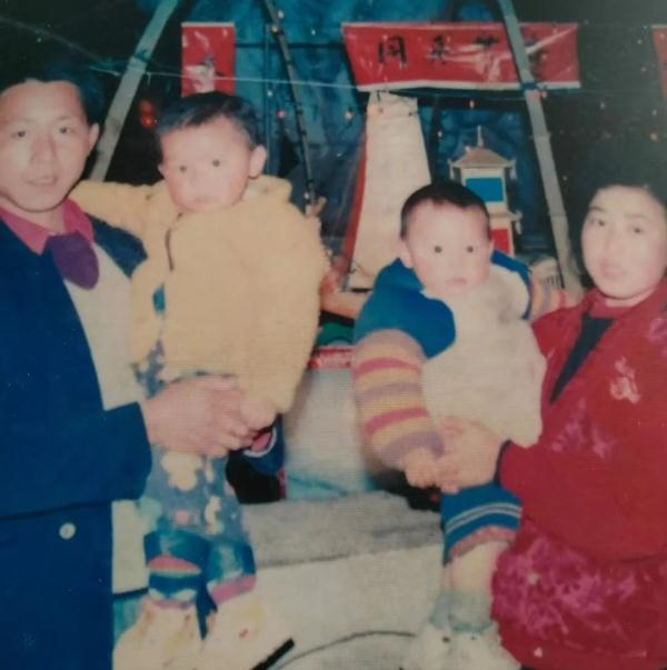 小儿子被拐到广东27年,今天一家终于团聚! 小儿子被拐到广东27年,今天一家终于团聚!