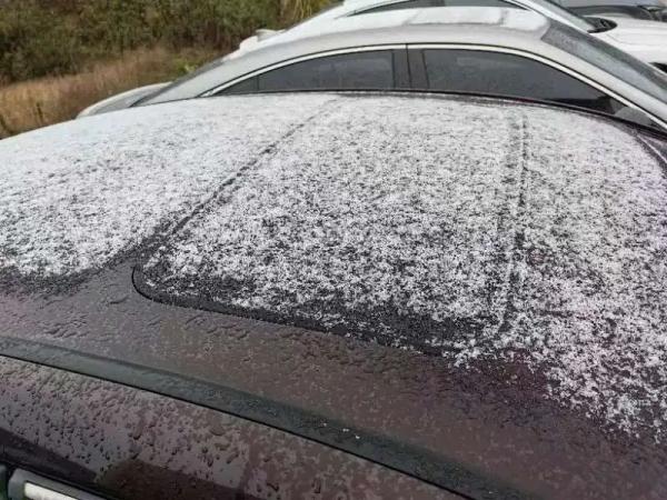 家人们谁懂啊！重庆中心城区下雪了