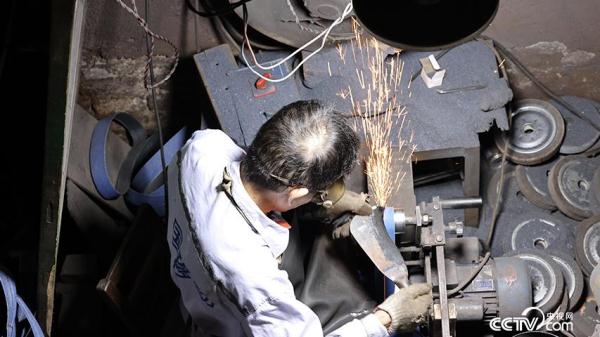 广西武宣：民间手艺人，制刀一把手