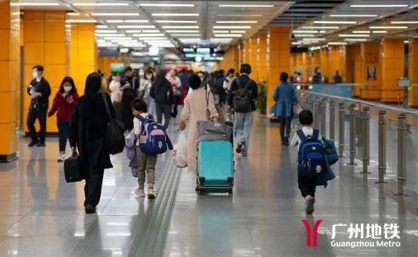 烟花秀回归!广州地铁随之调整,广州这里已被订满→ 烟花秀回归!广州地铁随之调整,广州这里已被订满→