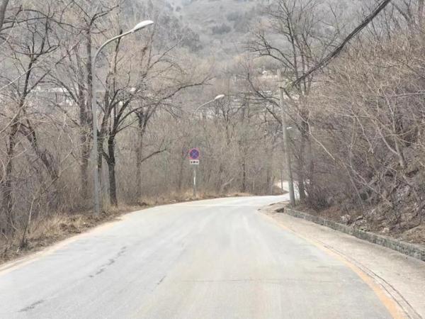 “鬼笑石”成网红打卡地，村民“无路可走”？交管部门：整治！