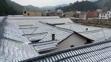 看雪不出省，广东河源多地飘雪现北国风光