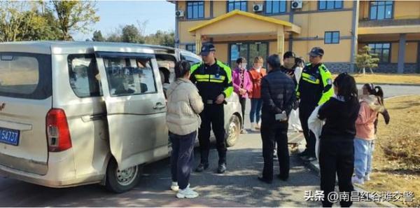 “挤一挤”更危险,超员万万“驶”不得! “挤一挤”更危险,超员万万“驶”不得!