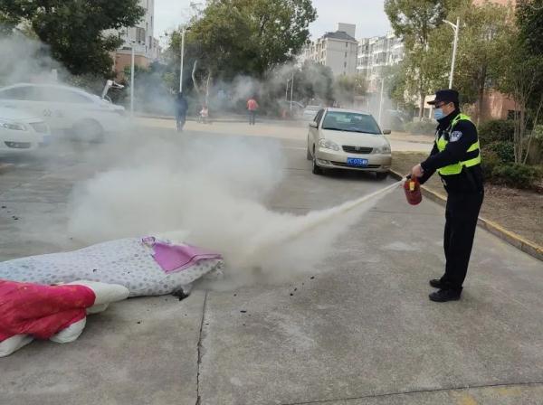 电热毯怎么突然着火了? 电热毯怎么突然着火了?