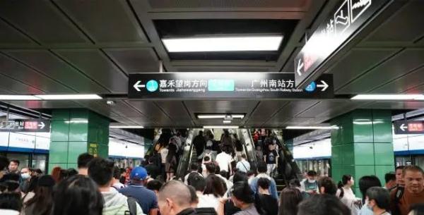 烟花秀回归!广州地铁随之调整,广州这里已被订满→ 烟花秀回归!广州地铁随之调整,广州这里已被订满→