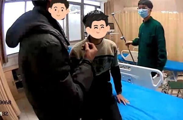 一男子带儿子去洗澡，结果差点出了大事！