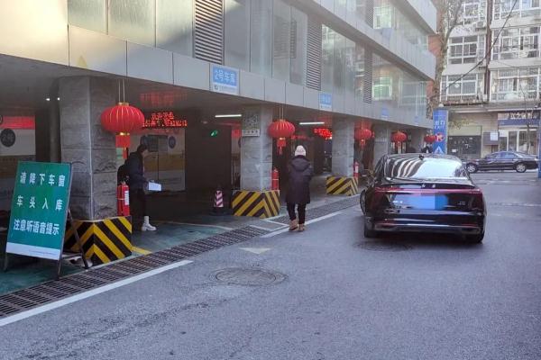 停车一个月30元！武汉这个地方火了！网友：类似的还有......
