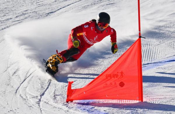牛佳琪全冬会单板滑雪平行大回转三连冠