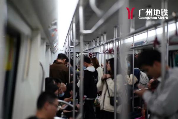 烟花秀回归!广州地铁随之调整,广州这里已被订满→ 烟花秀回归!广州地铁随之调整,广州这里已被订满→