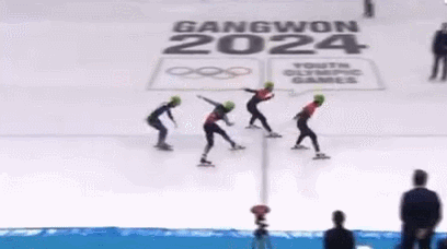 冬青奥会短道速滑小将展现青春力量