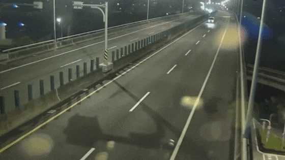 女星虞书欣司机高速路倒车，引跟车粉丝效仿！警方回应→