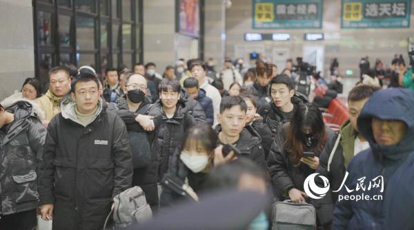 2024年铁路春运今日启动 记者探访北京地区春运首趟始发列车 2024年铁路春运今日启动 记者探访北京地区春运首趟始发列车