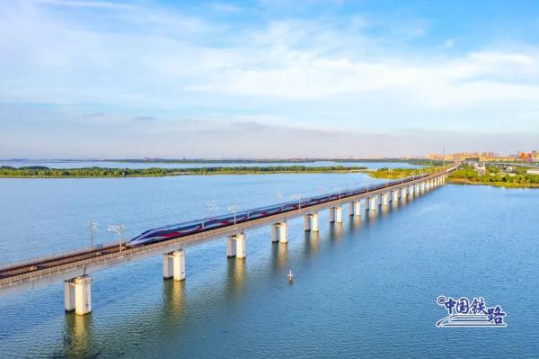 春运首日,上百列复兴号震撼集结! 春运首日,上百列复兴号震撼集结!
