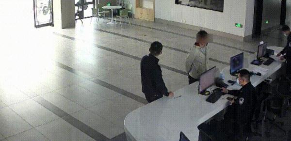 事发厦门!女子跑派出所问:我是不是在逃犯罪嫌疑人?结果...... 事发厦门!女子跑派出所问:我是不是在逃犯罪嫌疑人?结果......