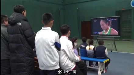 郑钦文6岁时被教练称赞有冠军相