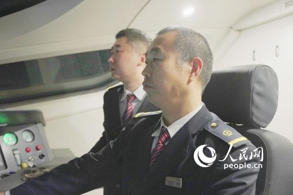 2024年铁路春运今日启动 记者探访北京地区春运首趟始发列车 2024年铁路春运今日启动 记者探访北京地区春运首趟始发列车