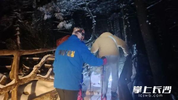 紧急救援！大学生雪夜被困深山，他们出手了！