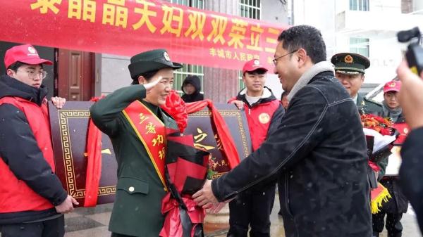 双军人夫妻,同立三等功! 双军人夫妻,同立三等功!