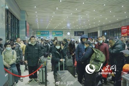 春运开启!2024春运北京首趟高铁列车发出 春运开启!2024春运北京首趟高铁列车发出