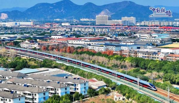 春运首日,上百列复兴号震撼集结! 春运首日,上百列复兴号震撼集结!