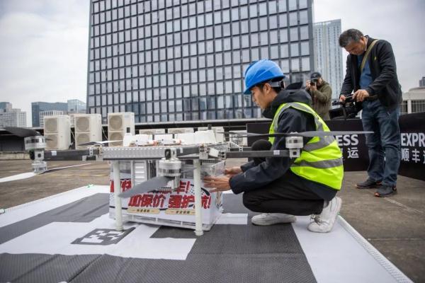 深圳开通首条黄金珠宝低空运输航线