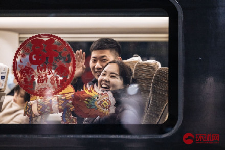 开往邯郸的高铁G6701次从北京西站驶出，2024年春运正式开启