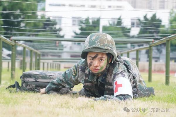 这个女文职，荣立二等功！