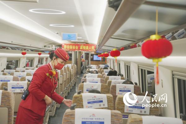 2024年铁路春运今日启动 记者探访北京地区春运首趟始发列车 2024年铁路春运今日启动 记者探访北京地区春运首趟始发列车