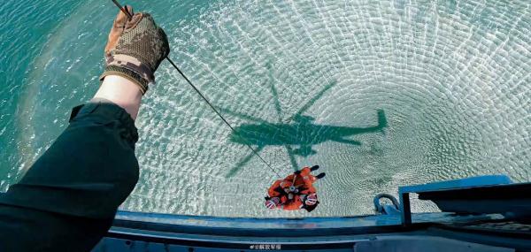 超震撼！舰载直升机大片上新