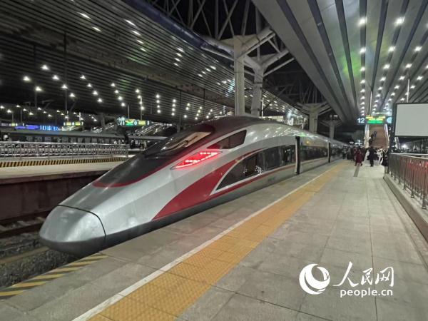 2024年铁路春运今日启动 记者探访北京地区春运首趟始发列车 2024年铁路春运今日启动 记者探访北京地区春运首趟始发列车