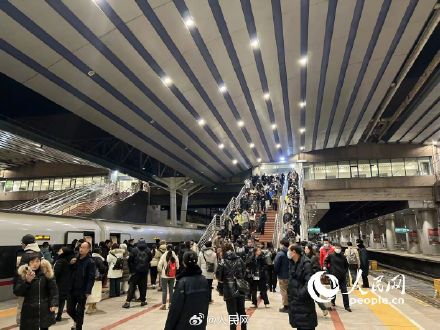 春运开启!2024春运北京首趟高铁列车发出 春运开启!2024春运北京首趟高铁列车发出