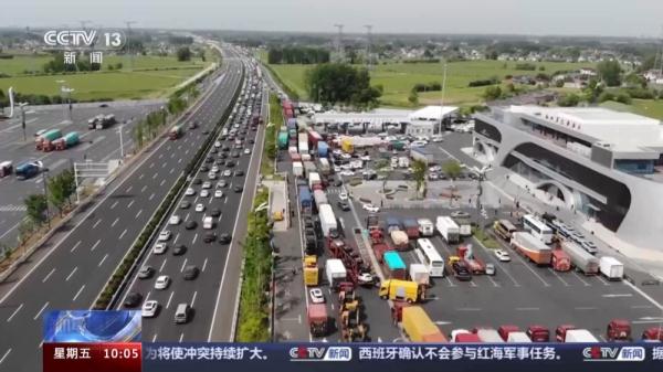 2024春运正式开启！多路记者带你看首日交通运行情况→