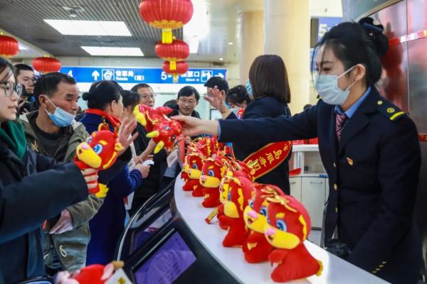 实拍!大连春运首日 实拍!大连春运首日