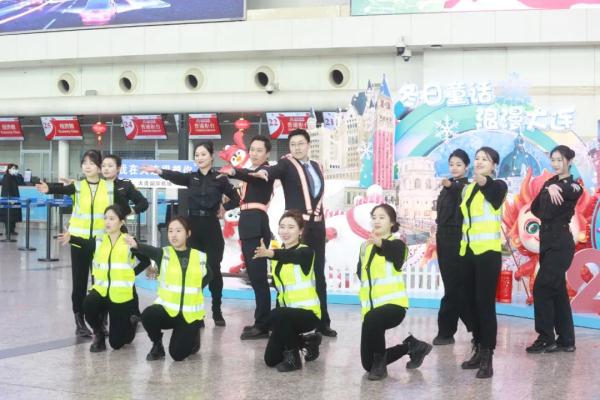 实拍!大连春运首日 实拍!大连春运首日