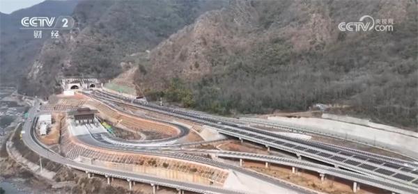 新数据、新设备、新线路、新年俗、新趋势 活力中国“新新”向荣