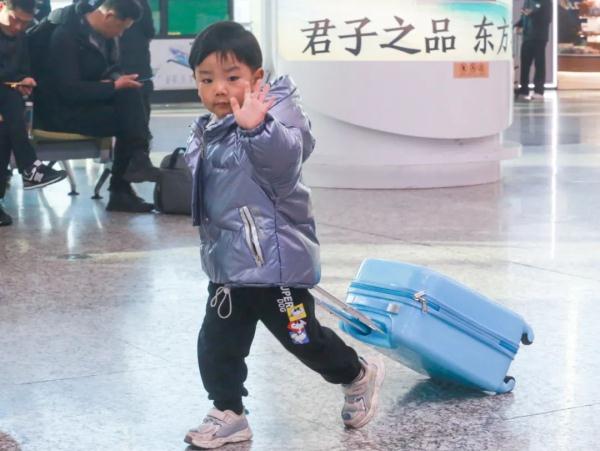 实拍!大连春运首日 实拍!大连春运首日