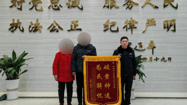 第一天加微信,第二天喊老公,警方一查:“女友”竟是兄弟! 第一天加微信,第二天喊老公,警方一查:“女友”竟是兄弟!