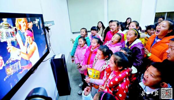 湖北姑娘郑钦文今天澳网争冠!12岁照片罕见曝光 湖北姑娘郑钦文今天澳网争冠!12岁照片罕见曝光