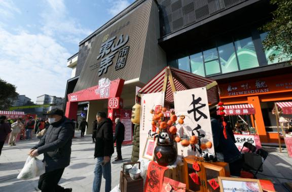 就在西湖边,回归!老杭州早上6点就来排队:只有这里才能买到正宗的! 就在西湖边,回归!老杭州早上6点就来排队:只有这里才能买到正宗的!