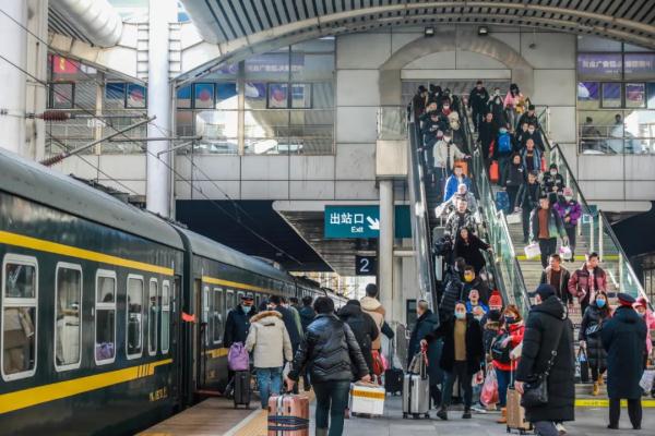 实拍!大连春运首日 实拍!大连春运首日
