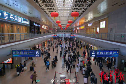 守护春运路的大学生志愿者 守护春运路的大学生志愿者