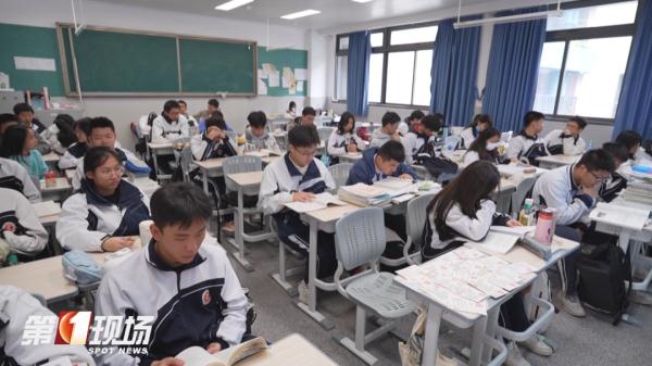慕了！深圳这两位老师靠“送礼”成功圈粉
